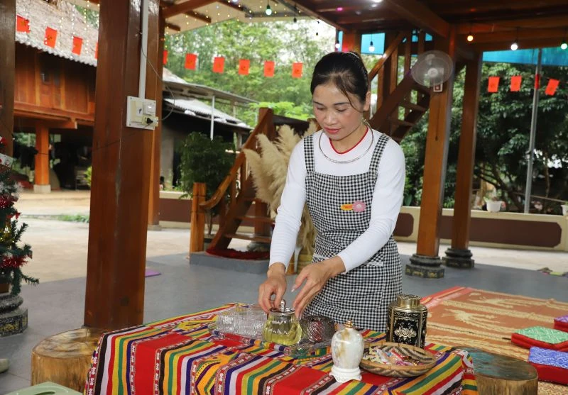 Lên bản Ngàm xem làm du lịch