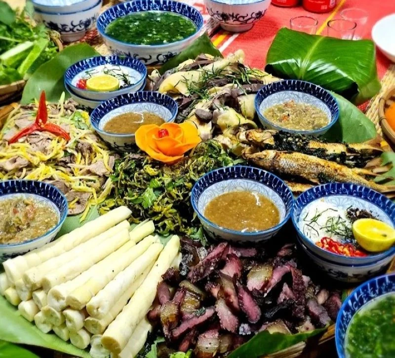 Lên bản Ngàm xem làm du lịch