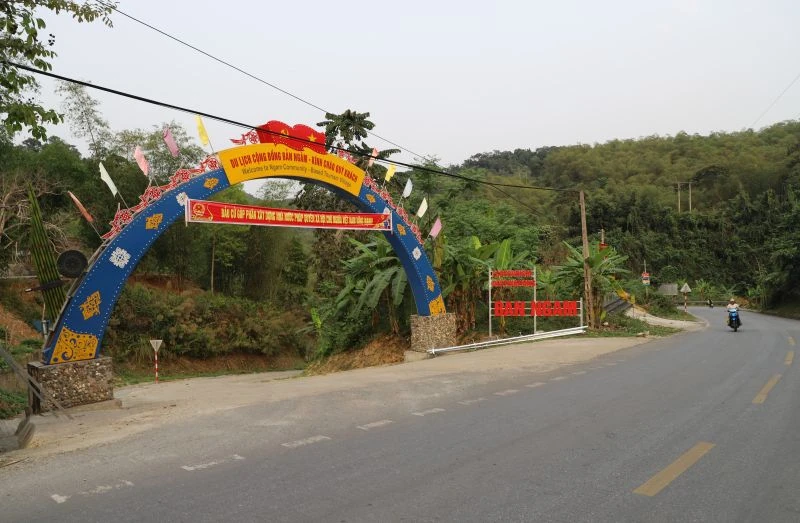 Lên bản Ngàm xem làm du lịch