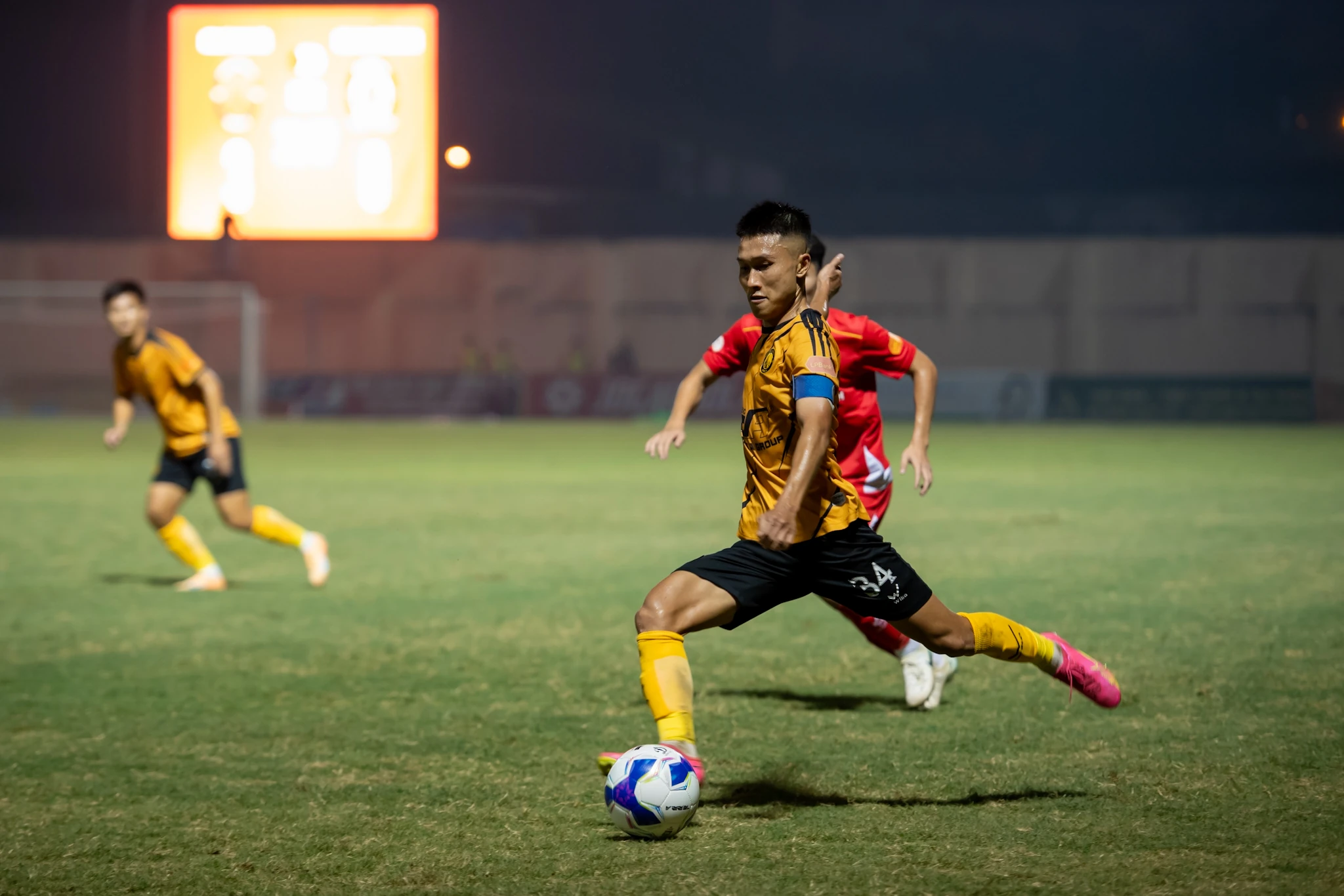 Đông Á Thanh Hóa khẳng định tinh thần Lam Sơn bằng chiến thắng bùng nổ trên sân nhà