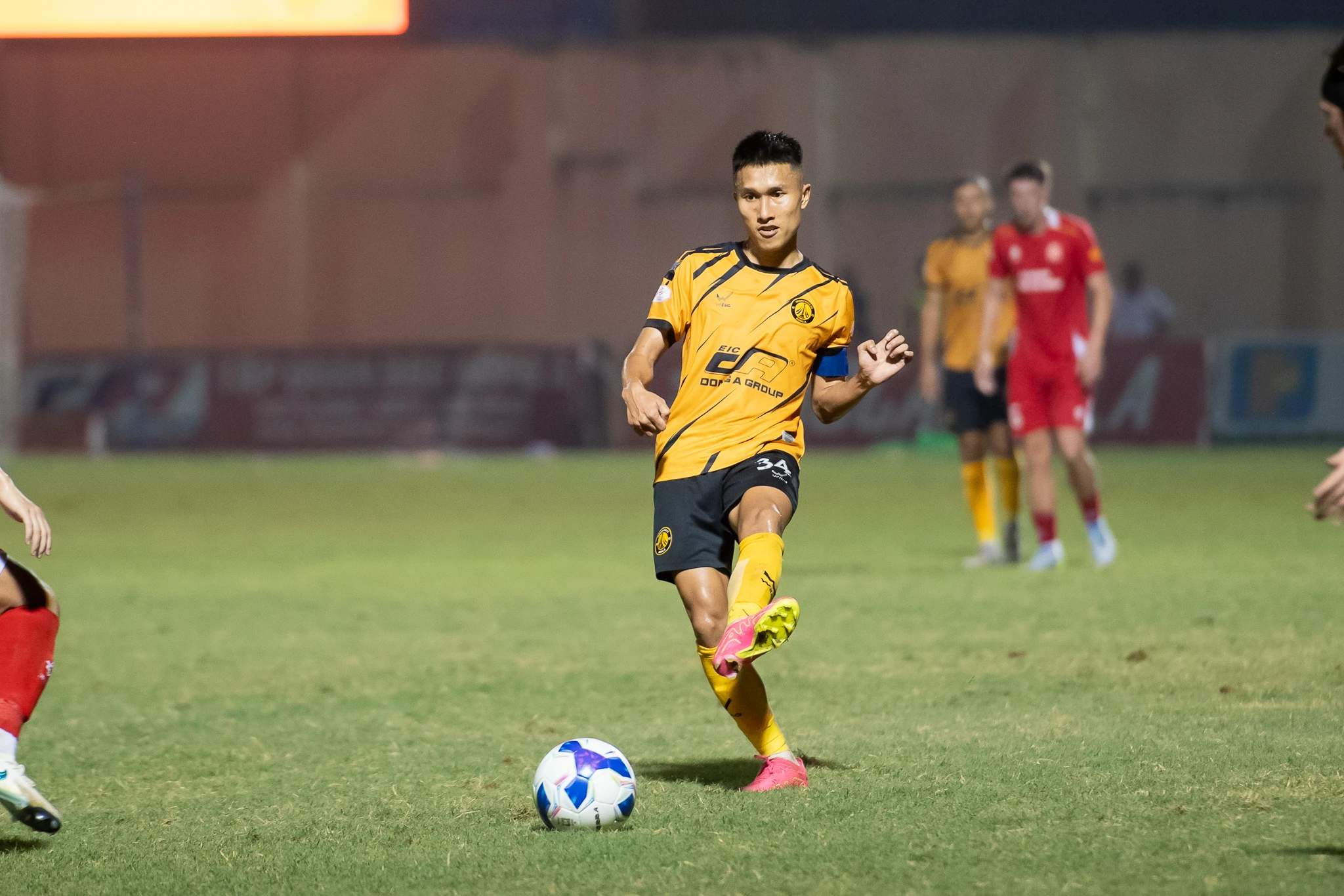 Đông Á Thanh Hóa khẳng định tinh thần Lam Sơn bằng chiến thắng bùng nổ trên sân nhà