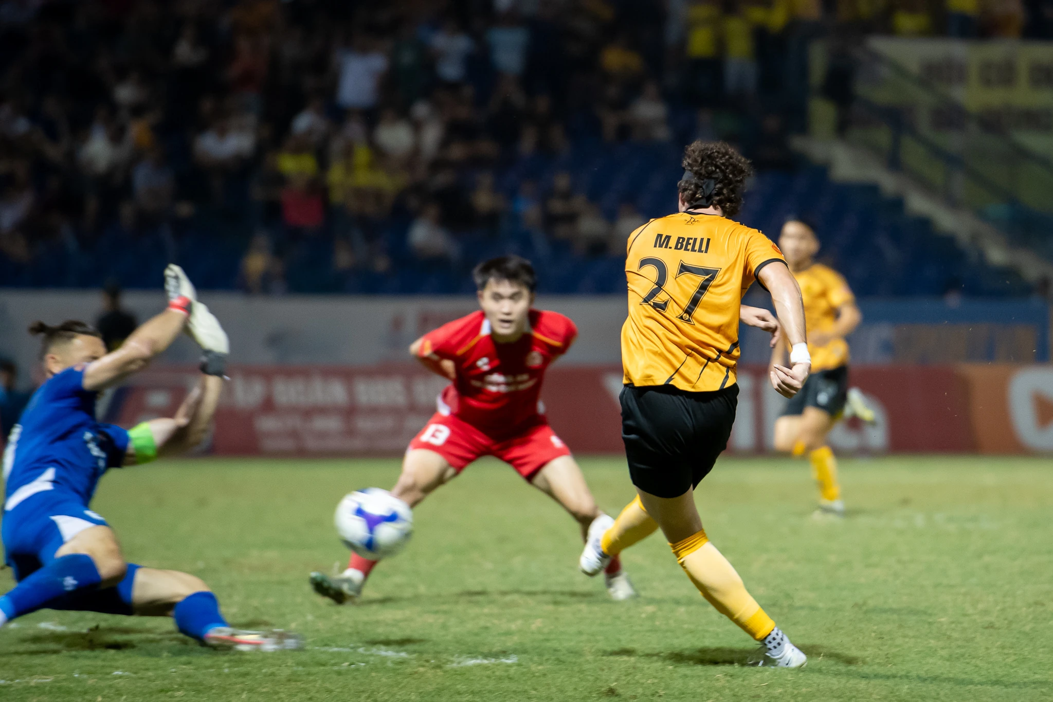 Đông Á Thanh Hóa khẳng định tinh thần Lam Sơn bằng chiến thắng bùng nổ trên sân nhà