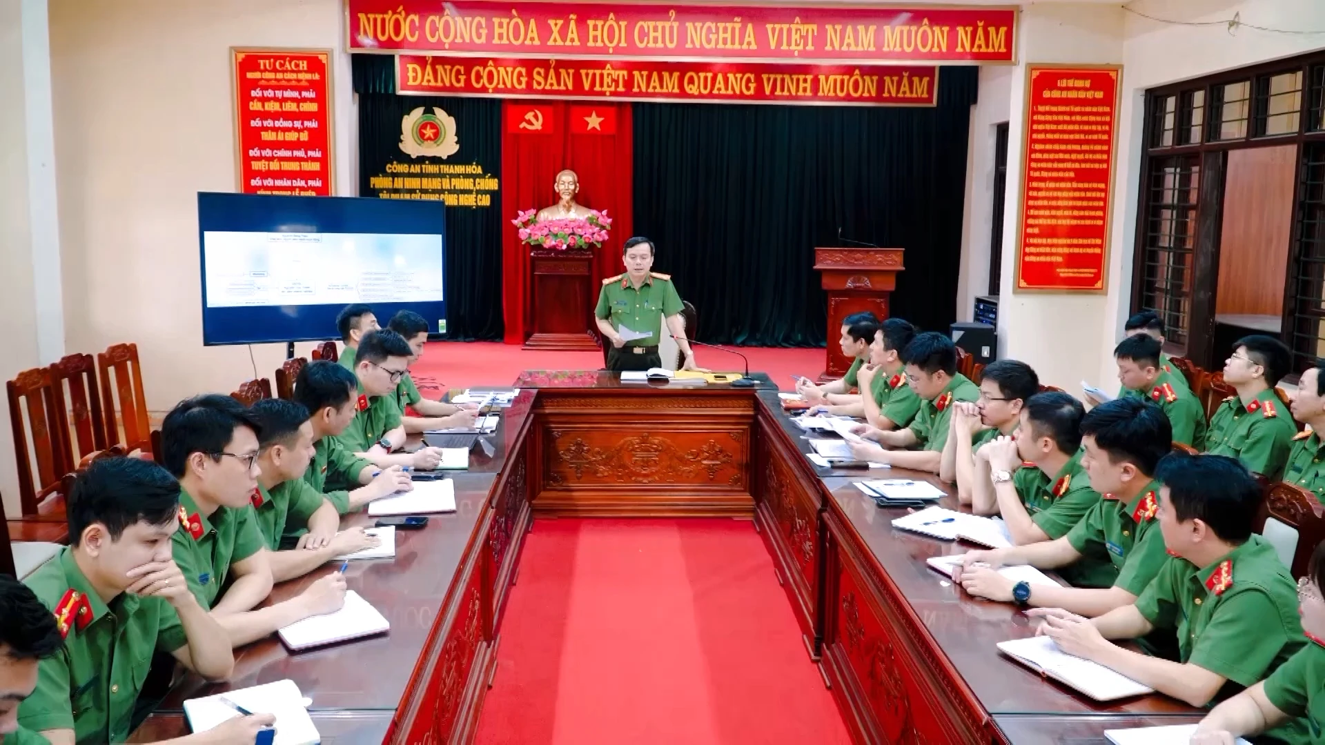 “Ai đang nói đó?”