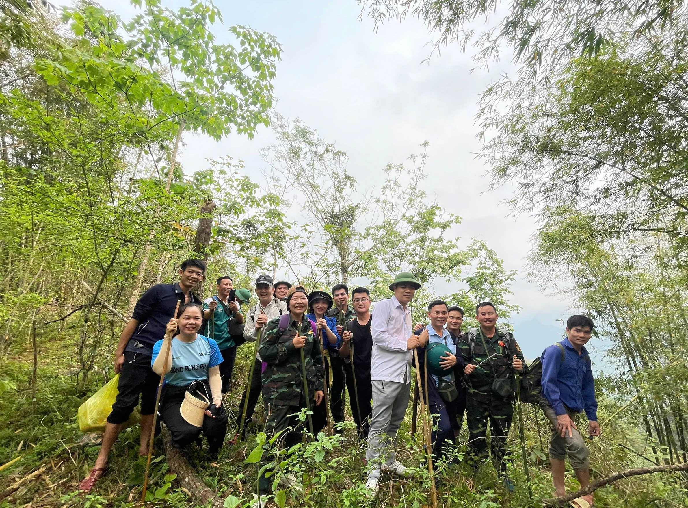 Khám phá hang Cặp Đớp trong lòng núi Pù Bai