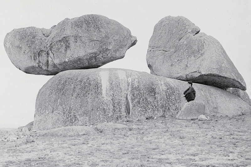 [Thanh Hóa xưa và nay] Hòn Trống Mái: Mối tình hóa đá trăm năm giữa trời biển Sầm Sơn