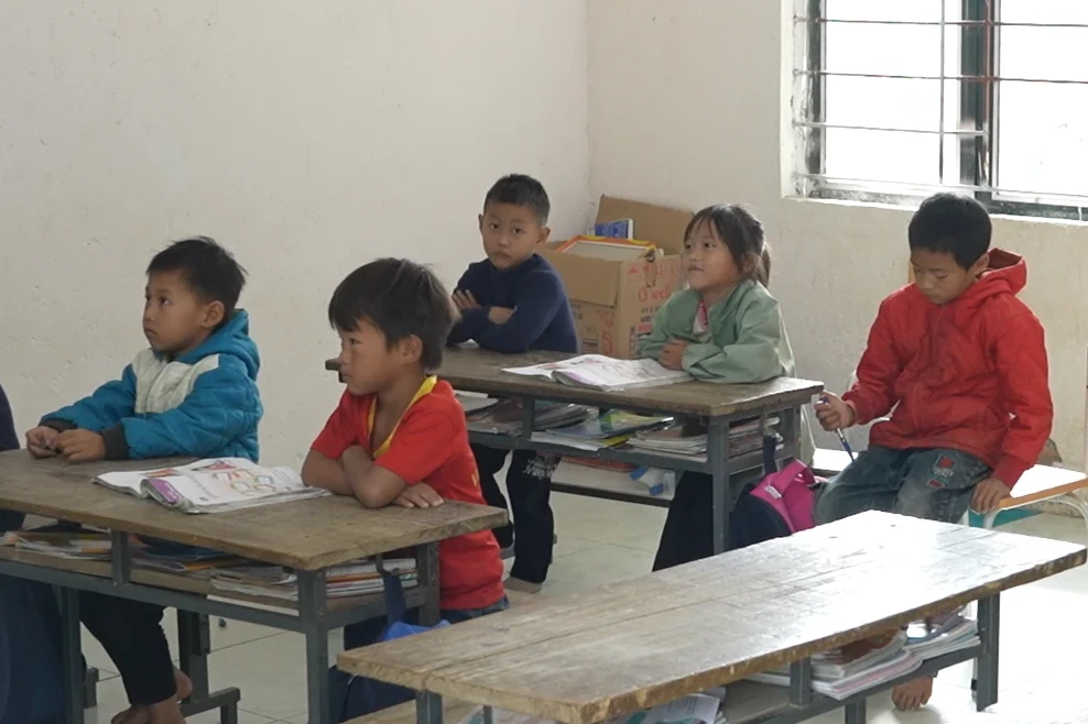 Lớp ghép và giáo án “3 trong 1” của thầy giáo bản Mông