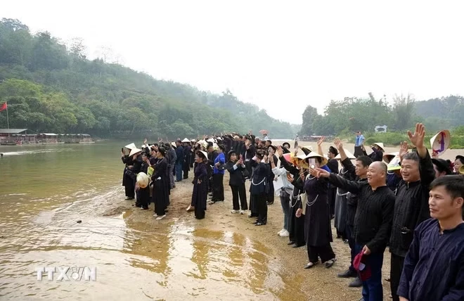 Lần đầu tiên tổ chức Liên hoan dân ca trên sông biên giới Việt Nam-Trung Quốc