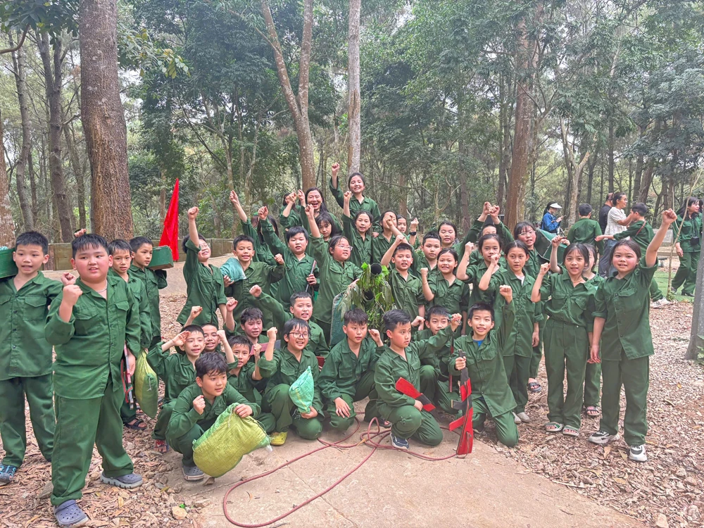 Người trẻ viết tiếp câu chuyện lịch sử (Bài 3): Chạm vào lịch sử qua những nhân chứng sống