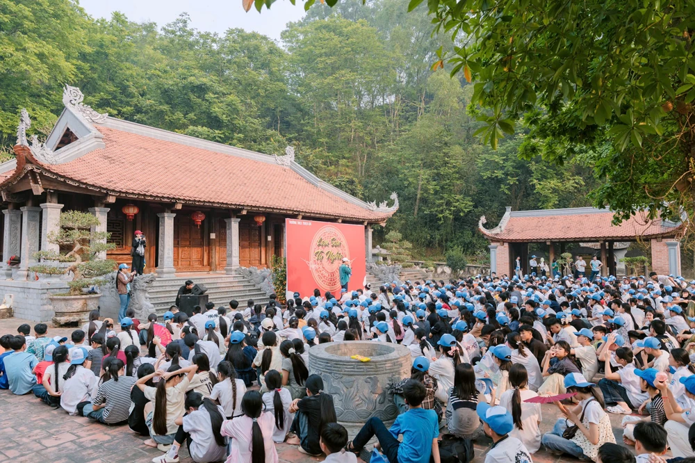 Người trẻ viết tiếp câu chuyện lịch sử (Bài 2): Tiếp lửa truyền thống yêu nước qua hành trình về nguồn