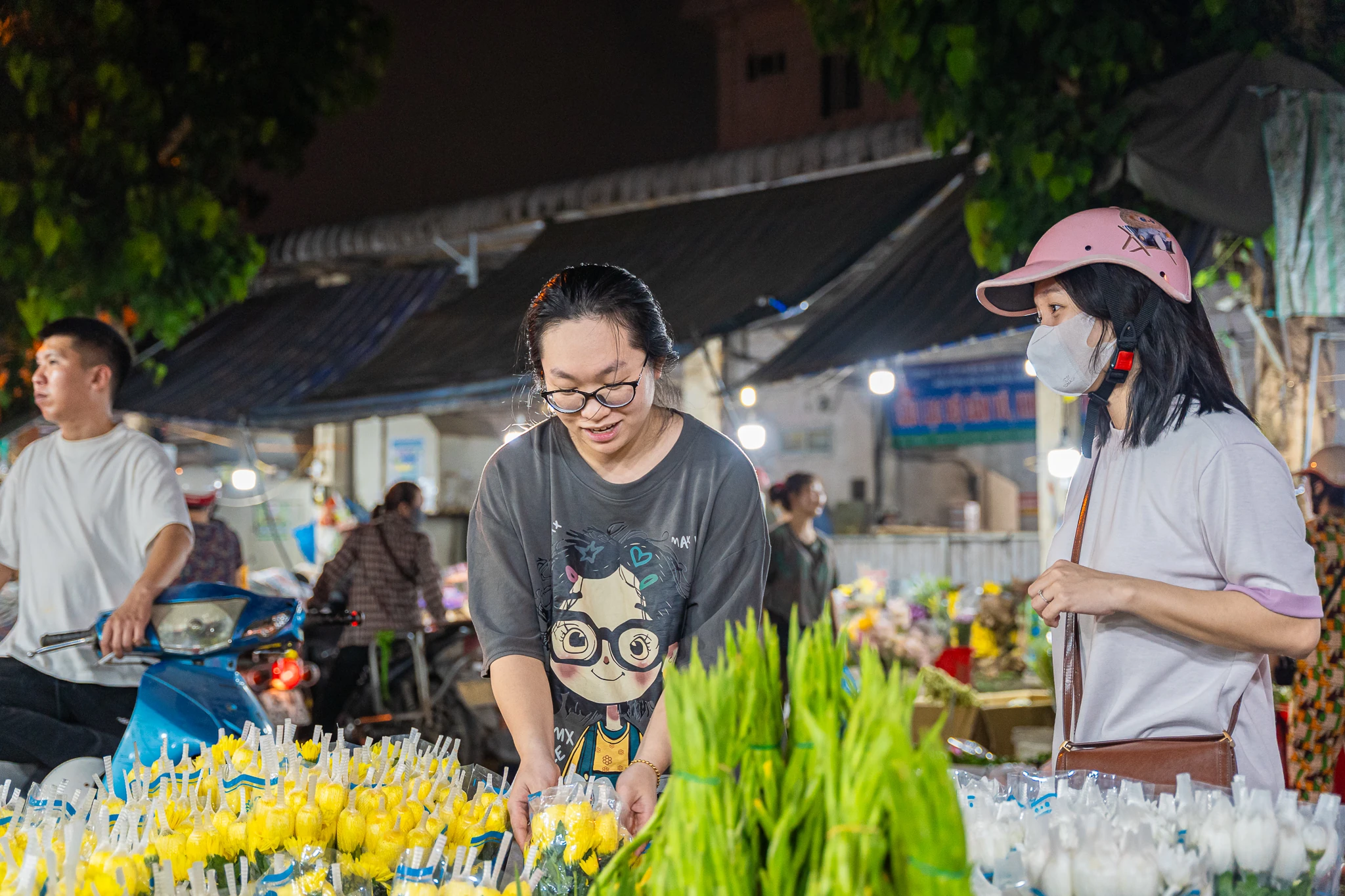 Phía sau những mùa hoa thức muộn