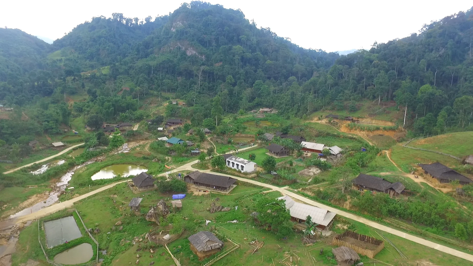 Lớp ghép và giáo án “3 trong 1” của thầy giáo bản Mông