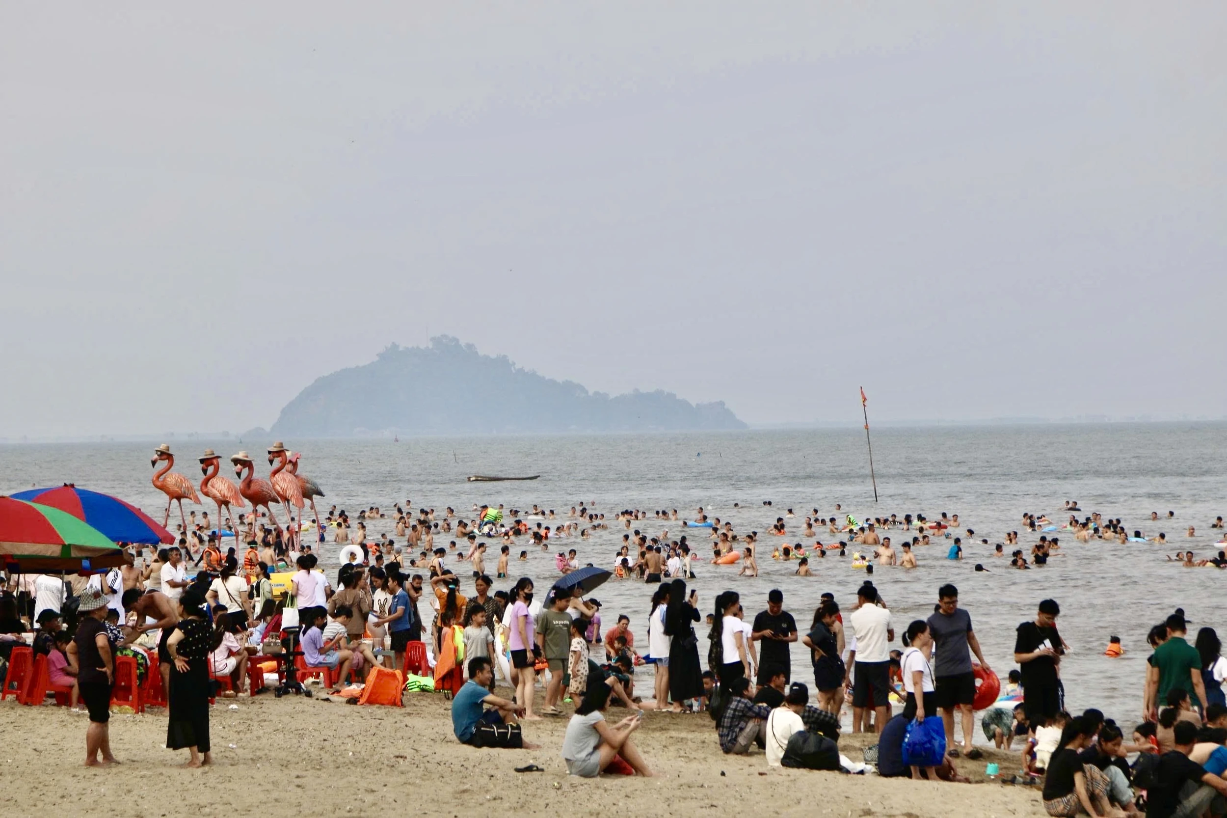 Hải Tiến xây dựng môi trường du lịch văn minh, thân thiện