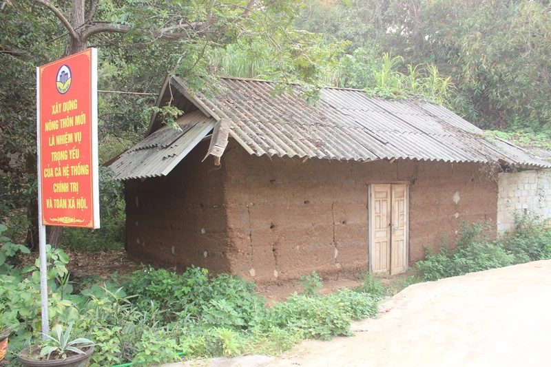 Nhà trình tường truyền thống của đồng bào Mông