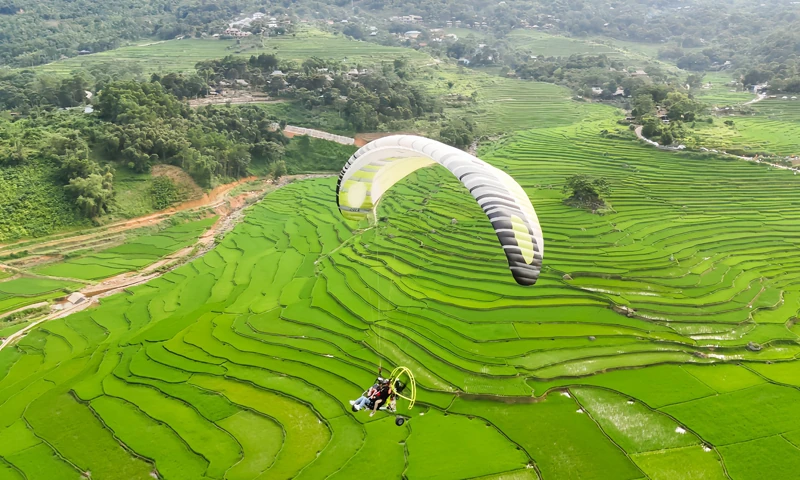 Dù lượn - môn thể thao mạo hiểm hấp dẫn