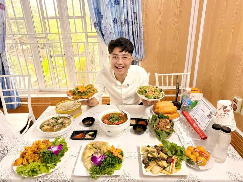 Khi người trẻ trở thành “cầu nối số” ở làng quê