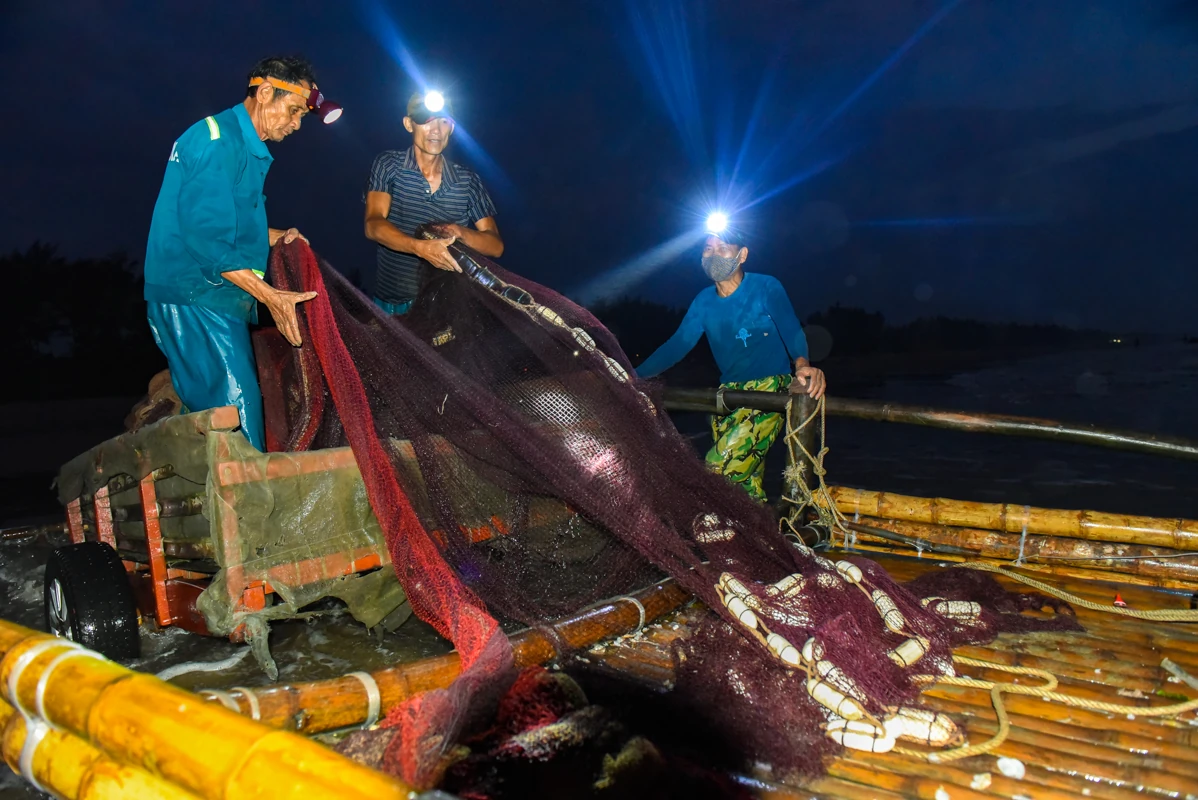 Sớm làng chài xứ Thanh: Nhịp sống thức dậy cùng vị mặn biển