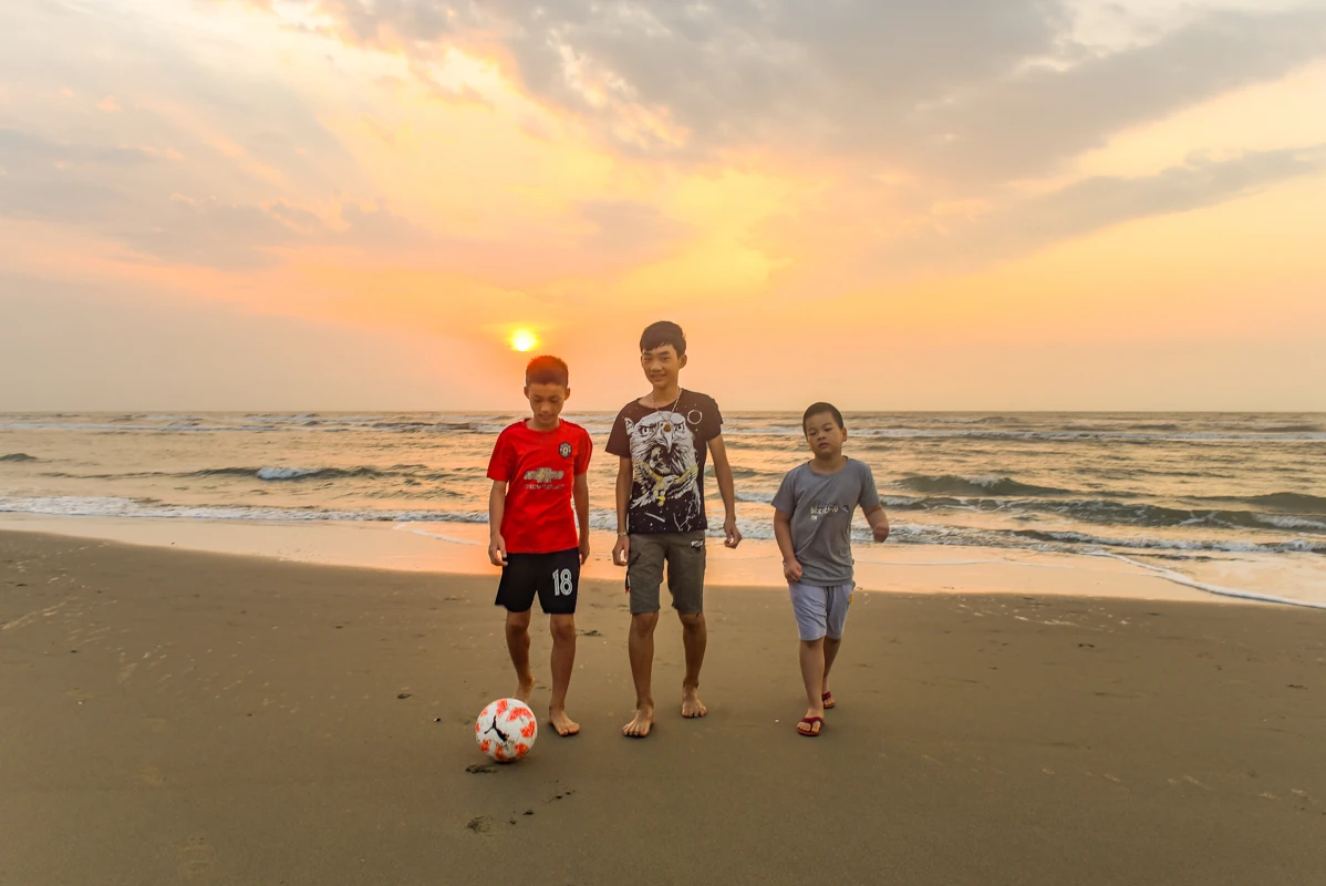 Sớm làng chài xứ Thanh: Nhịp sống thức dậy cùng vị mặn biển