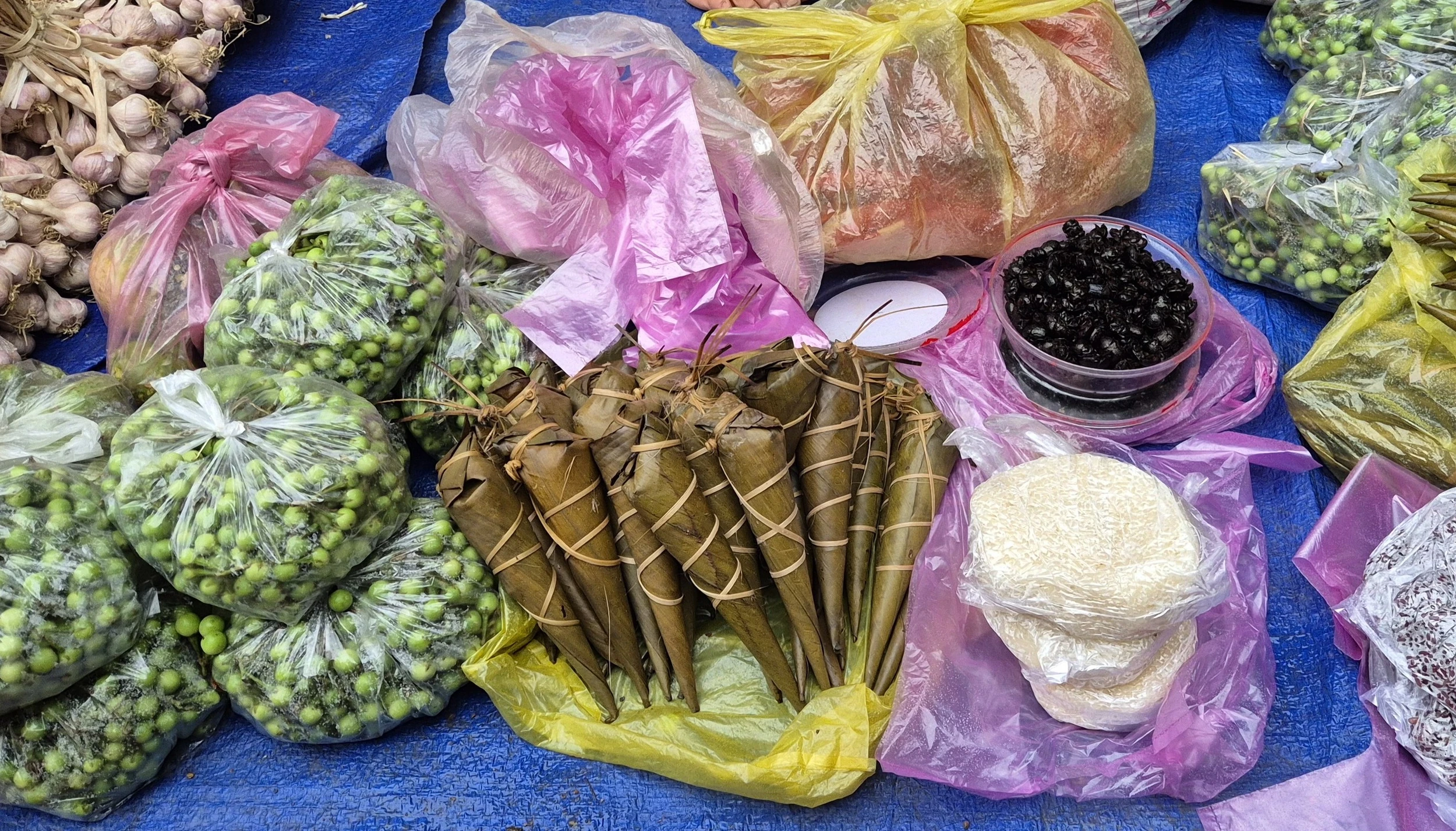 Cuối tuần lên biên giới, đi chợ “xuyên quốc gia”