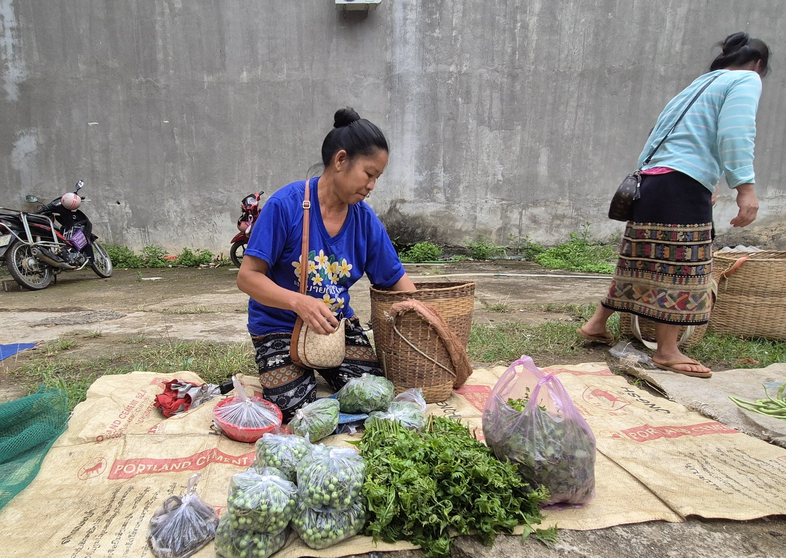 Cuối tuần lên biên giới, đi chợ “xuyên quốc gia”