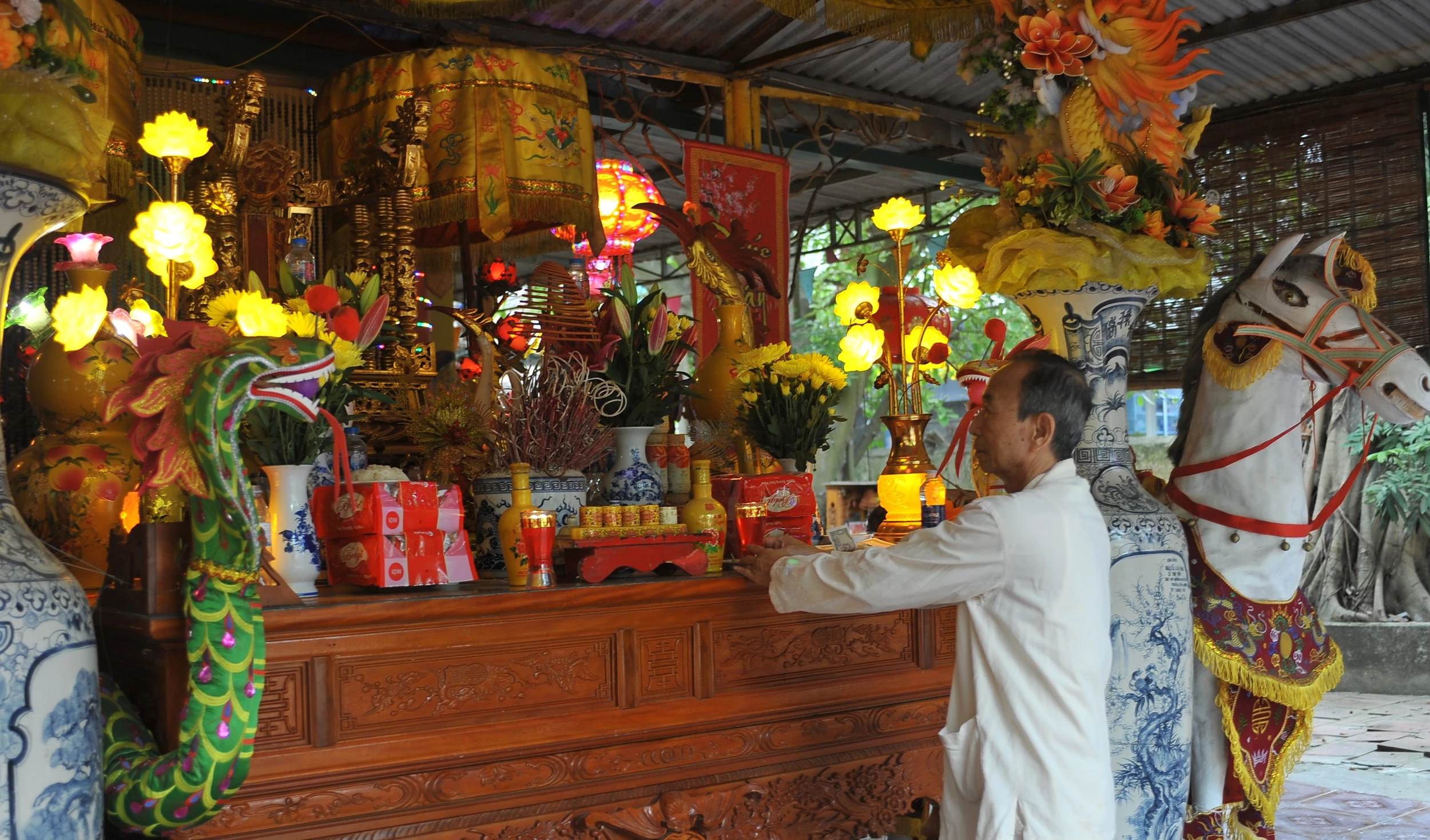 Về làng Cẩm Bào nghe huyền tích Nghè Cả linh thiêng