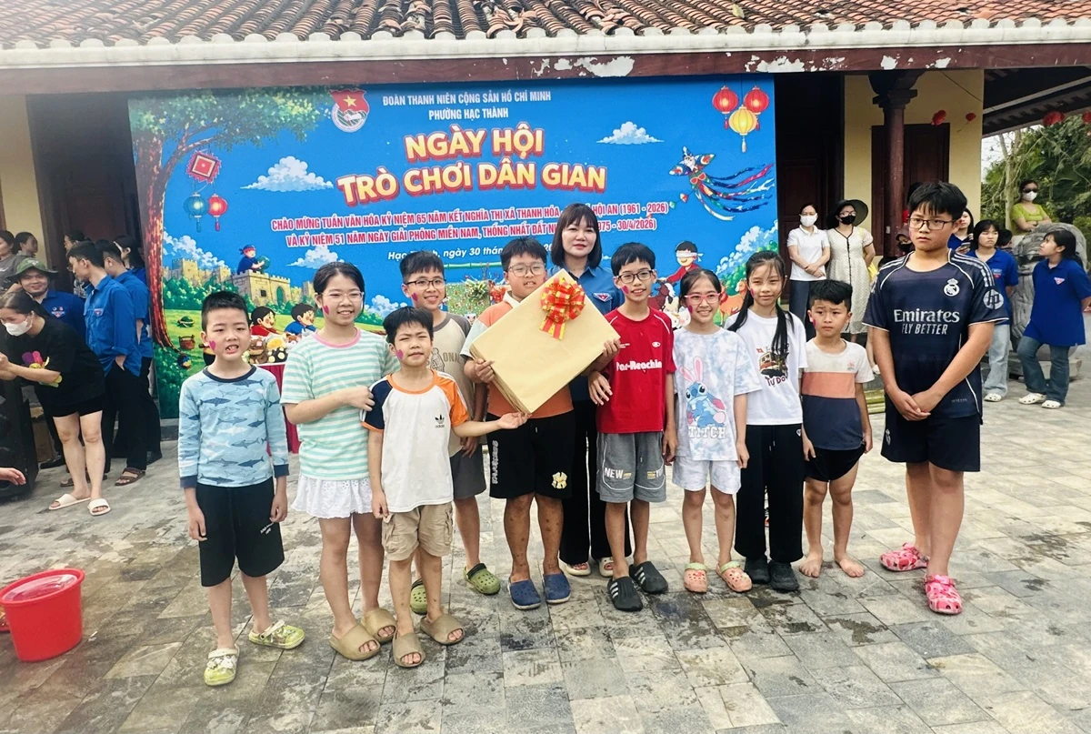 Sôi nổi trò chơi dân gian tại Tuần văn hóa kỷ niệm 65 năm kết nghĩa thị xã Thanh Hóa - thị xã Hội An