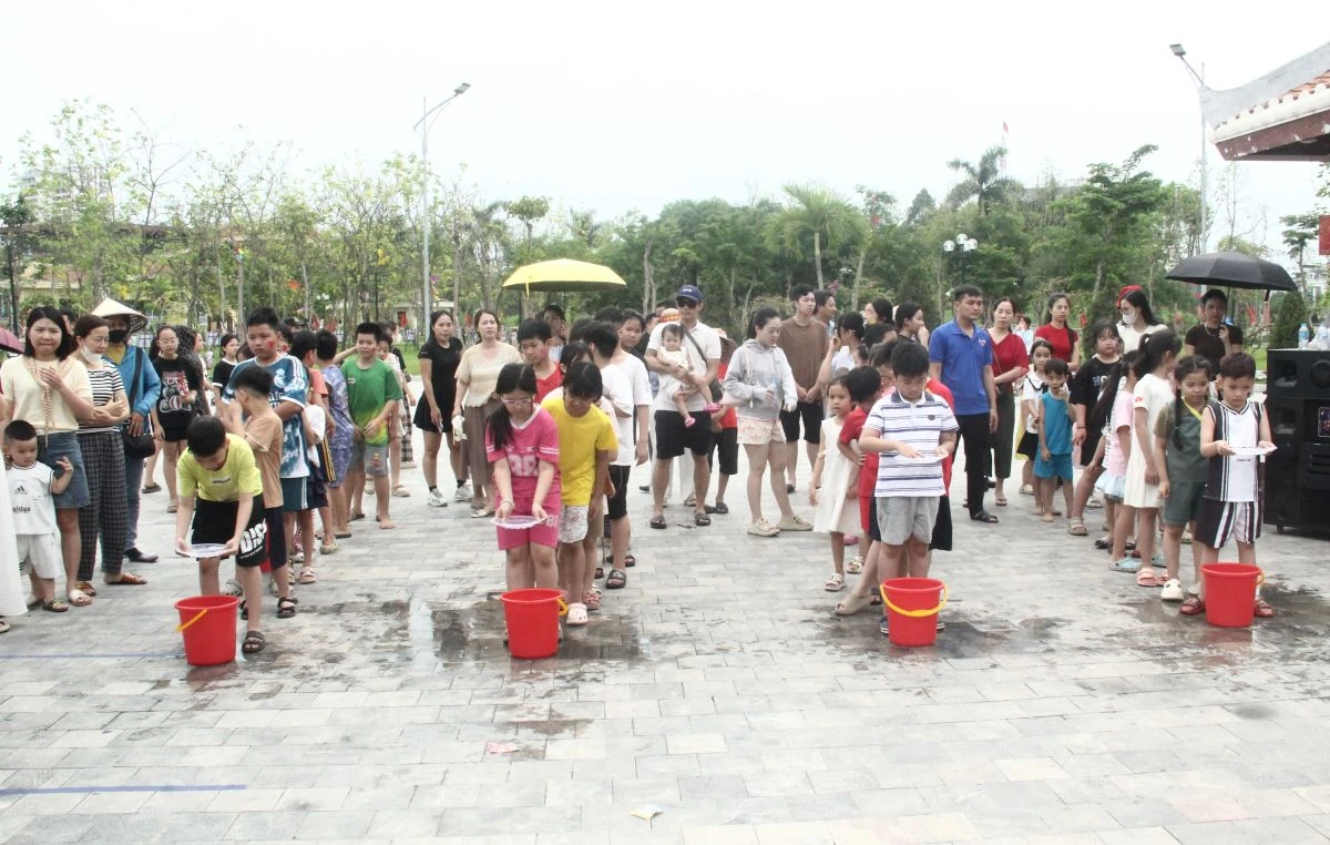 Sôi nổi trò chơi dân gian tại Tuần văn hóa kỷ niệm 65 năm kết nghĩa thị xã Thanh Hóa - thị xã Hội An