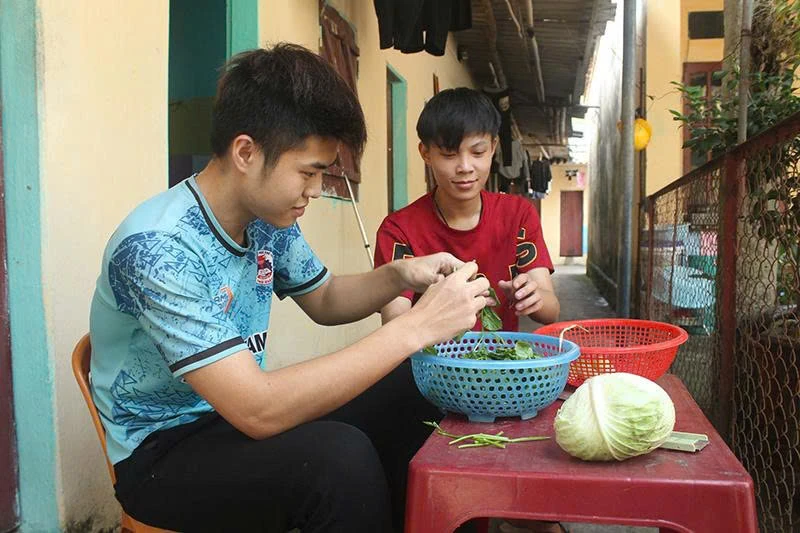 Sinh viên và nỗi lo thời bão giá
