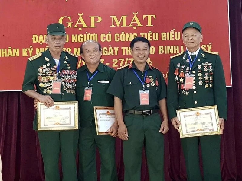 Đi lên từ khói lửa (Bài 2): Anh dũng và kiên cường