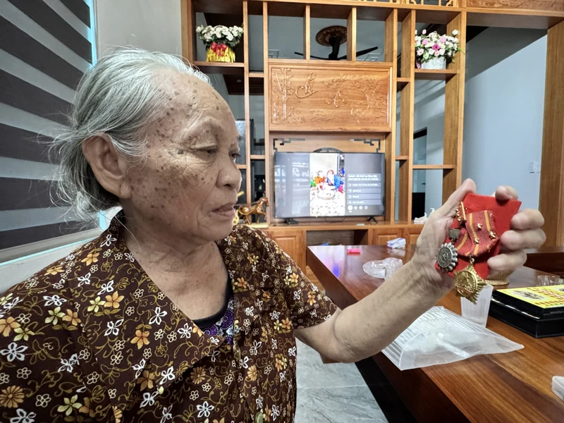 Đi lên từ khói lửa (Bài 2): Anh dũng và kiên cường