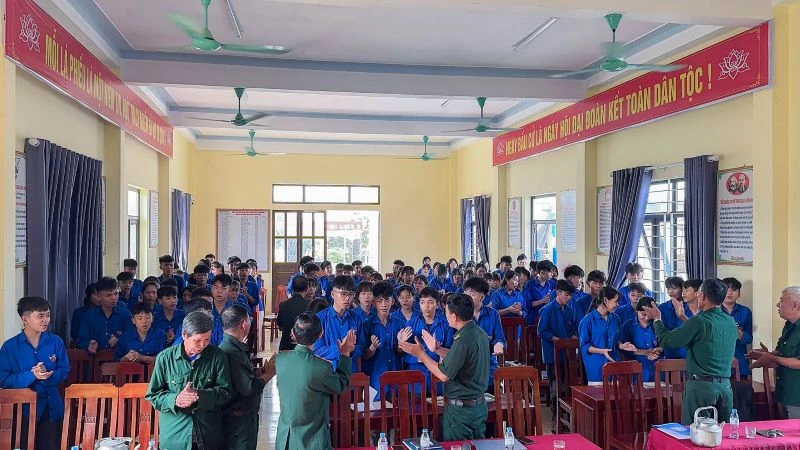 Bồi đắp lòng yêu nước qua những câu chuyện của thời hoa lửa