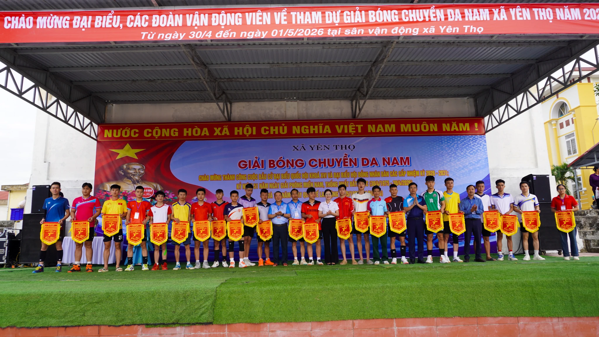 Hàng trăm VĐV tranh tài tại Giải bóng chuyền nam xã Yên Thọ