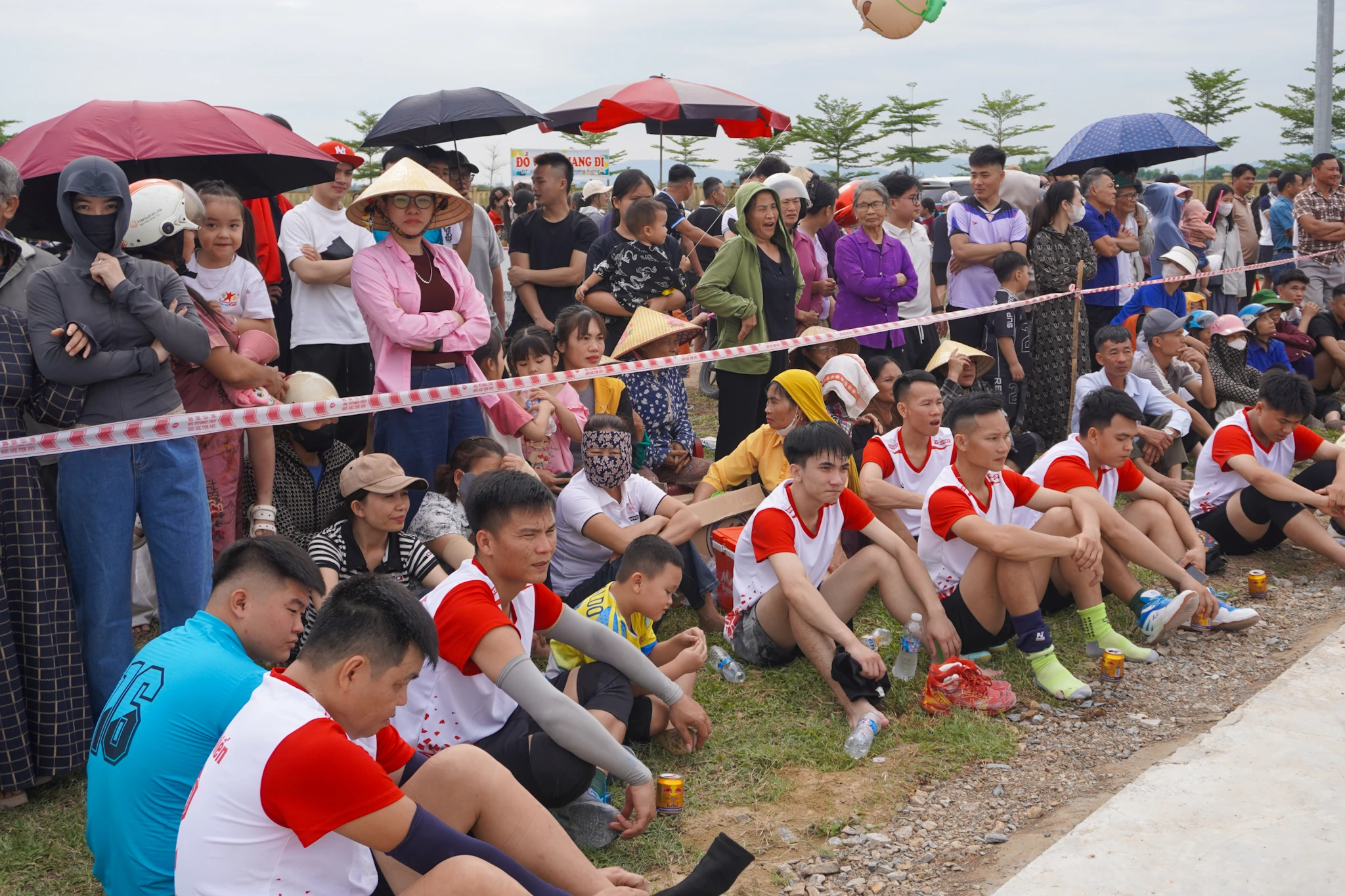 Hàng trăm VĐV tranh tài tại Giải bóng chuyền nam xã Yên Thọ