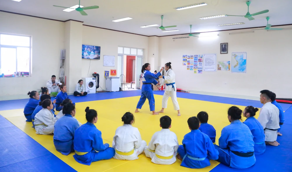 Vận động viên tập luyện xuyên lễ chuẩn bị cho các giải đấu cận kề
