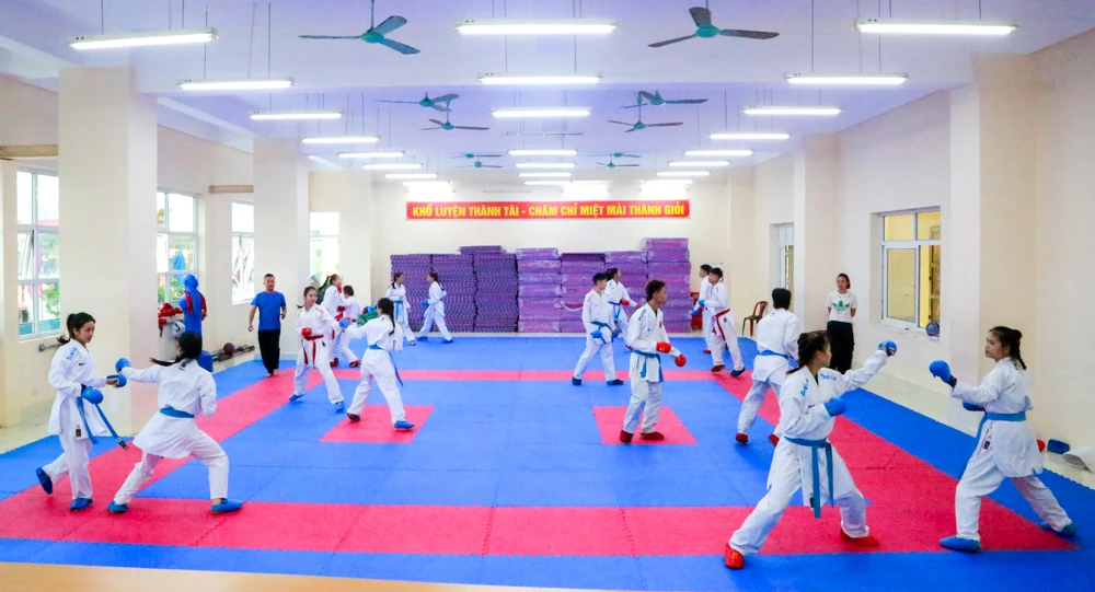 Vận động viên tập luyện xuyên lễ chuẩn bị cho các giải đấu cận kề