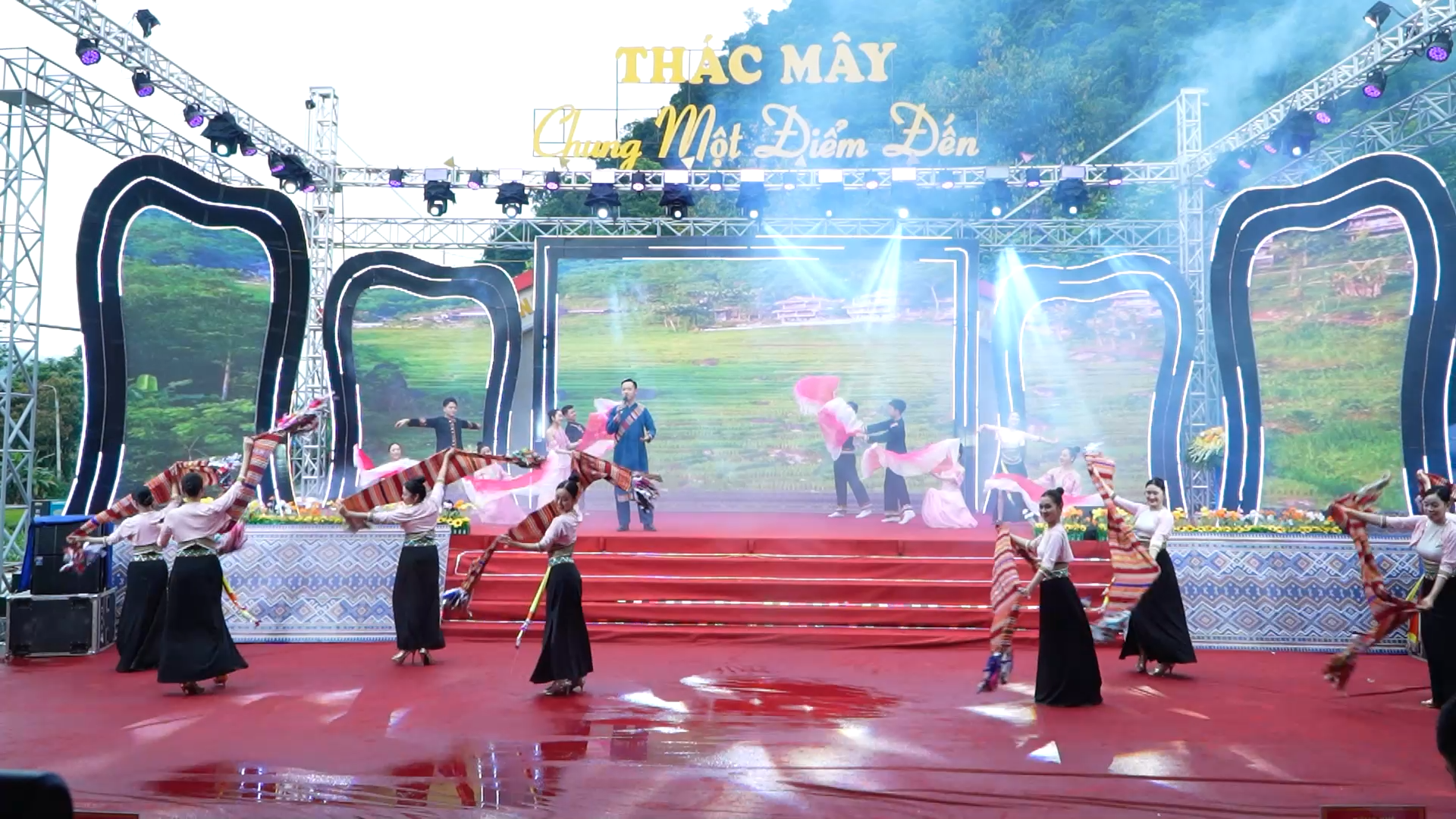Thạch Quảng khởi động mùa du lịch thác Mây