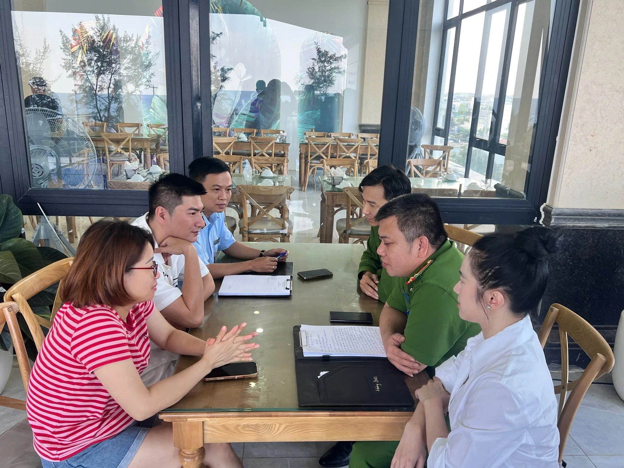 Định kiến và kiểm chứng