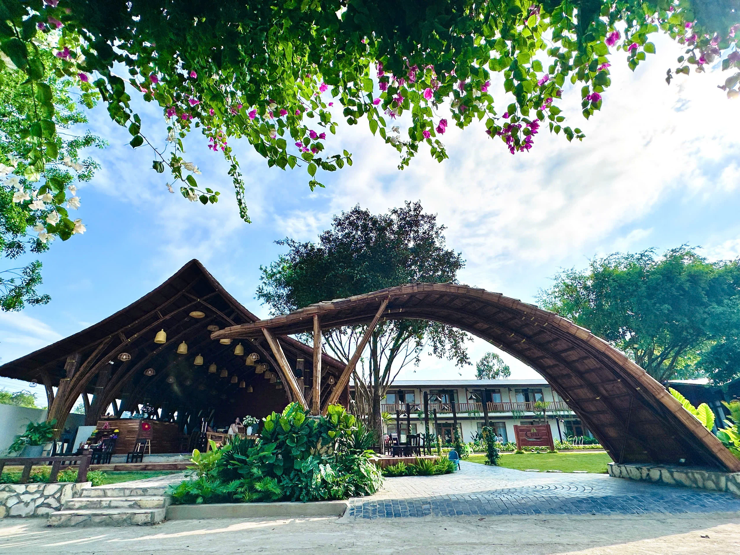 Nhịp thở làng chài trong dòng chảy đương đại