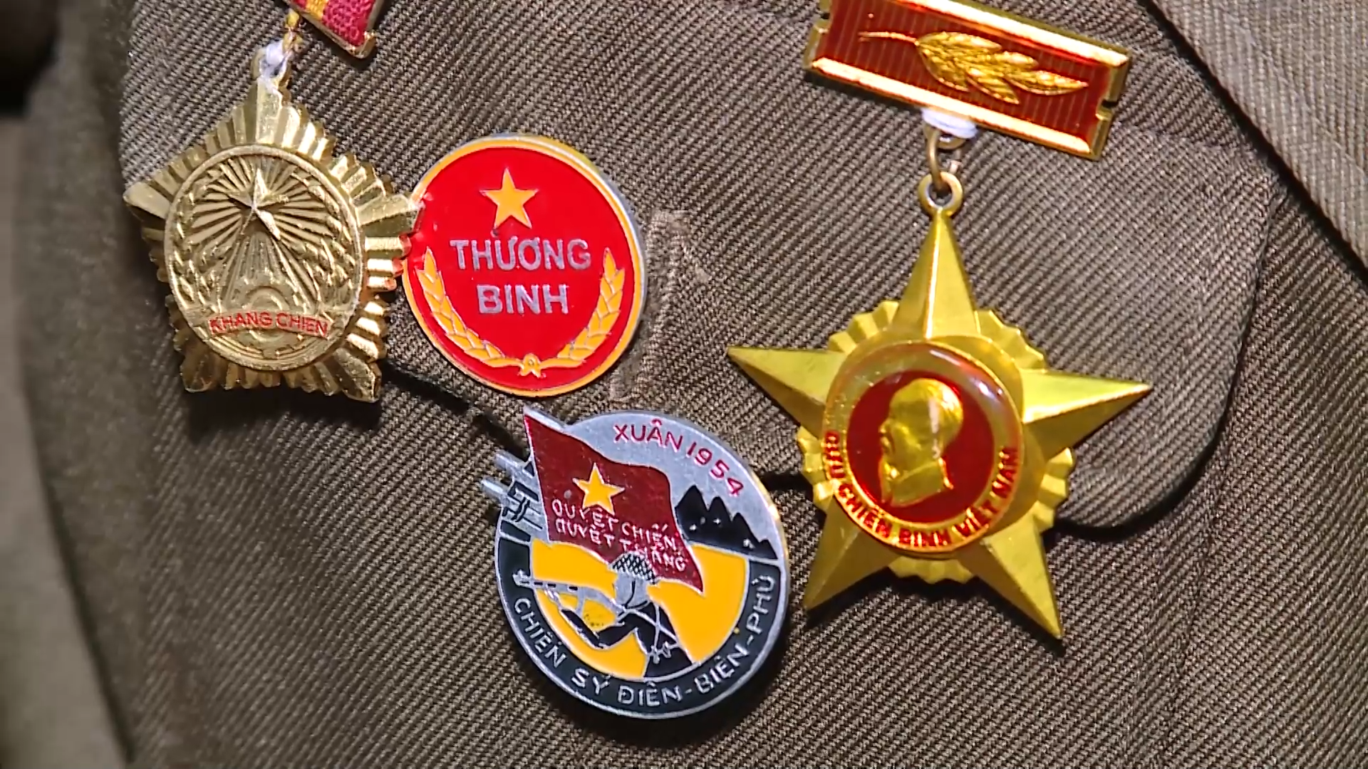 Sáng mãi “Huy hiệu chiến sĩ Điện Biên Phủ”