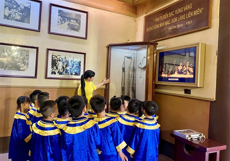 Vẹn nguyên niềm kính yêu Bác (Bài 1): Chuyện kể lãnh tụ
