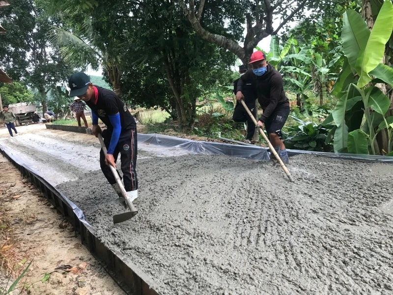 Từ bà giáo làng đến bí thư chi bộ được người dân quý mến