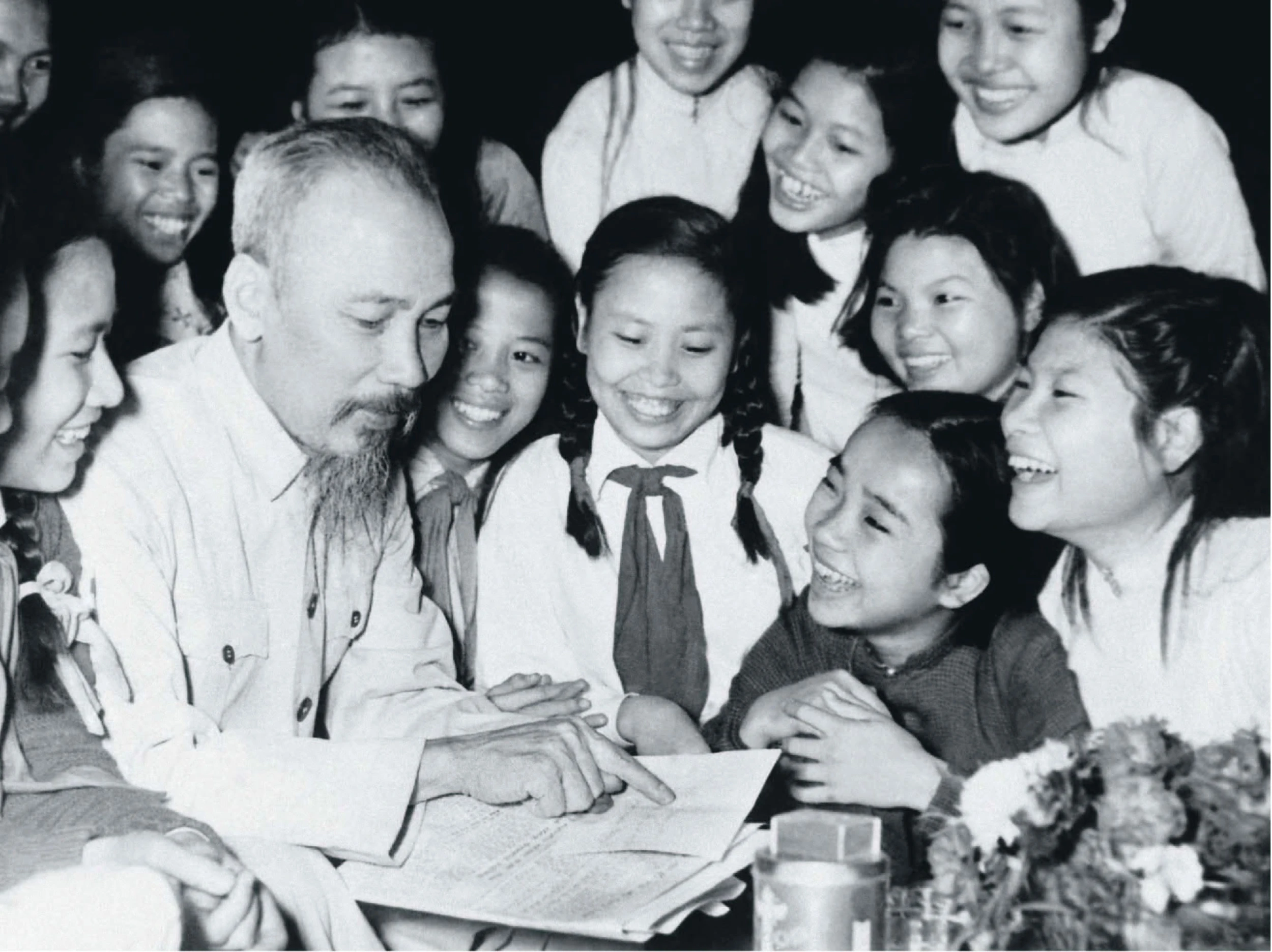 Tháng Năm nhớ Bác