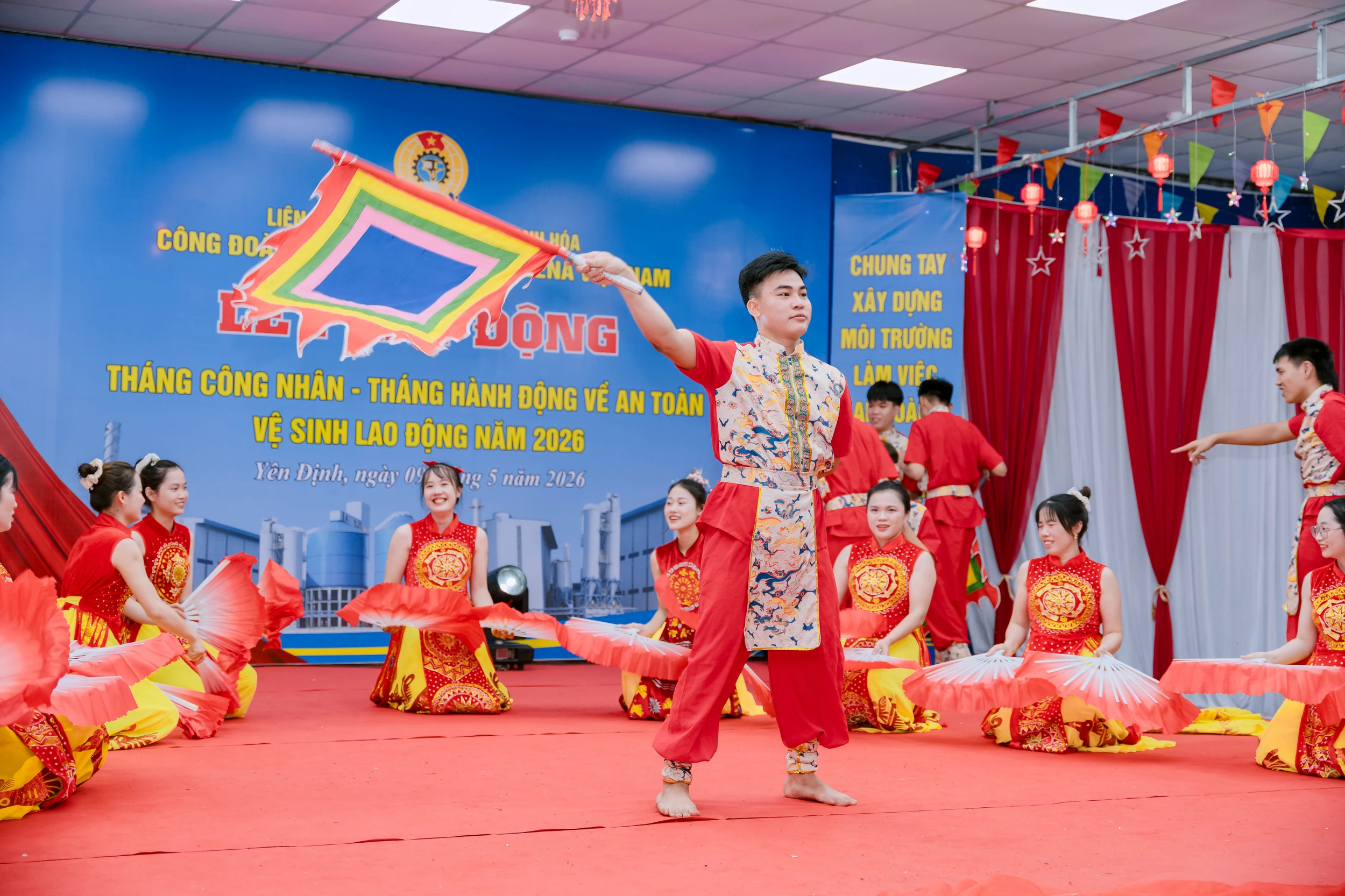 Niềm vui tháng công nhân