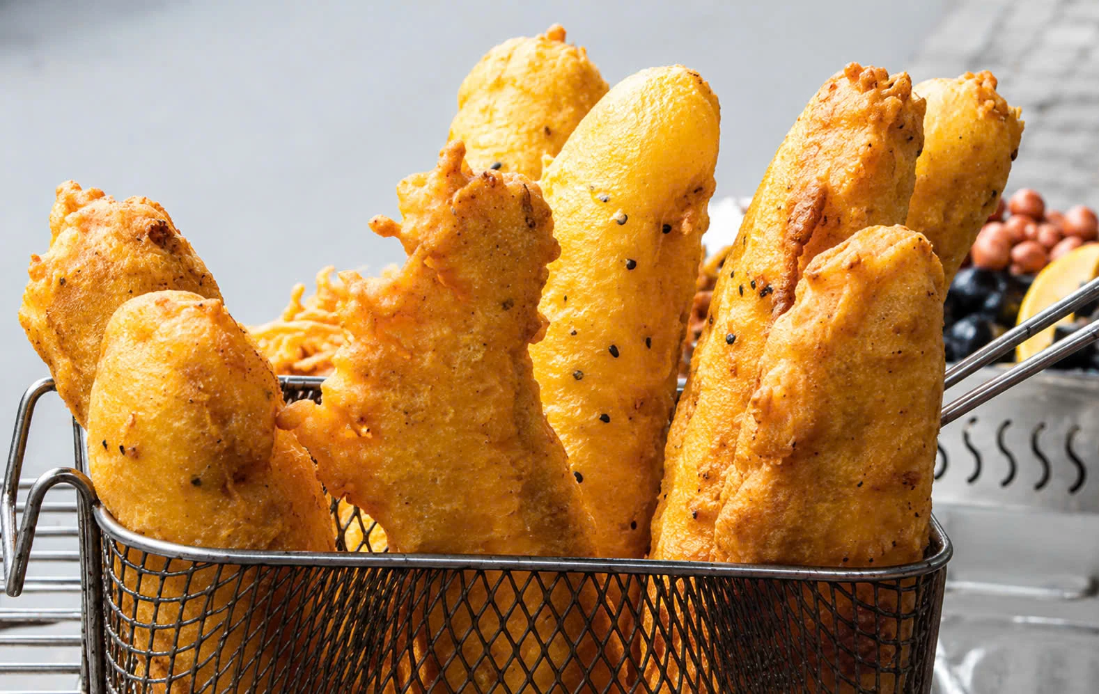 Bánh nơi góc phố