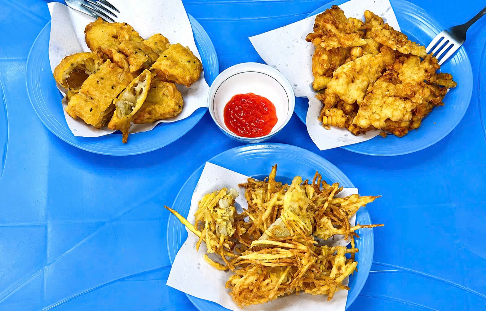 Bánh nơi góc phố