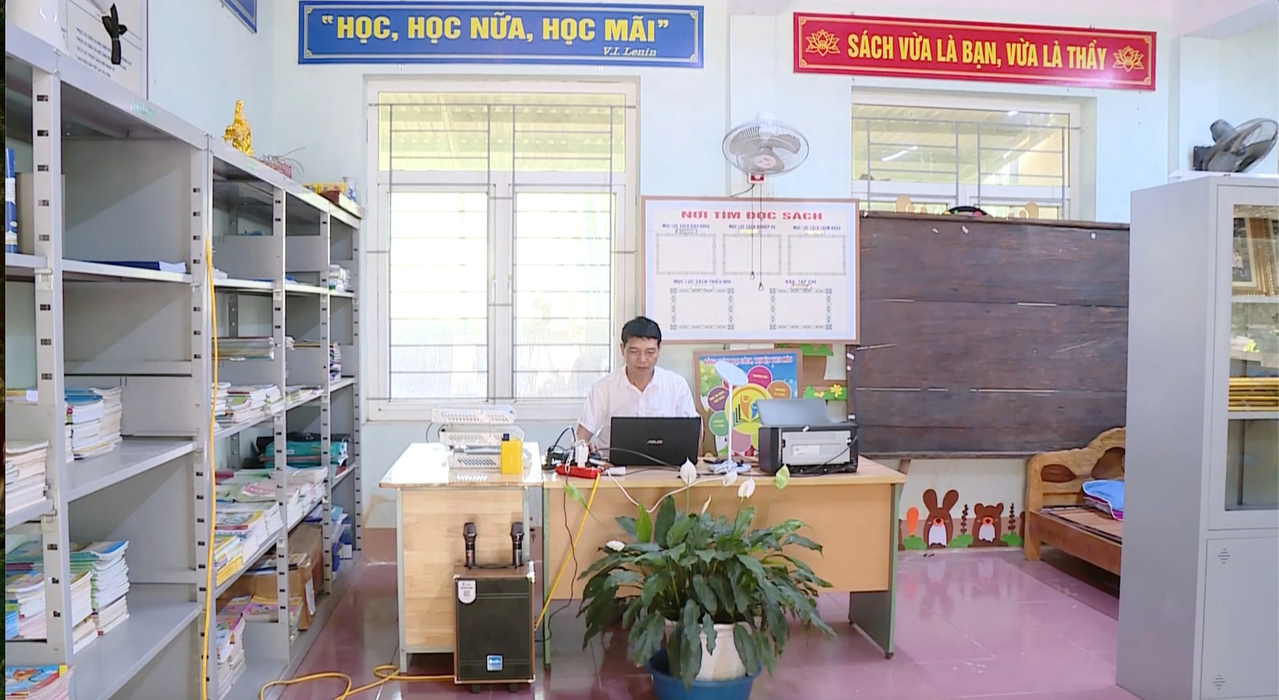 Khẩn trương khắc phục hậu quả lốc xoáy tại Trường Tiểu học Thanh Xuân