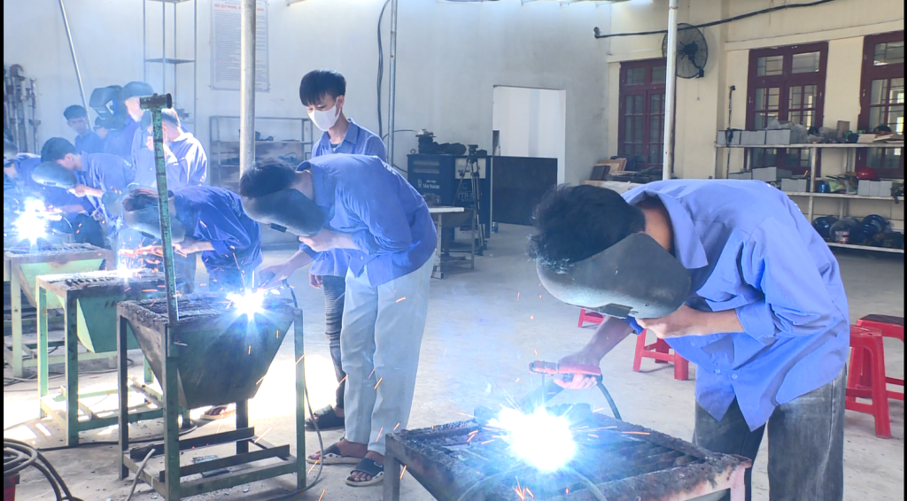 Học nghề sau tốt nghiệp THCS - hướng đi được nhiều học sinh lựa chọn