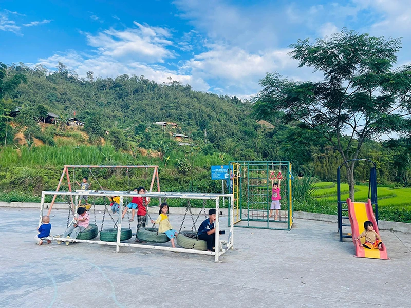 Trăn trở sân chơi cho trẻ em