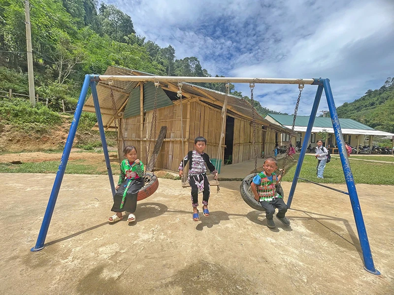 Trăn trở sân chơi cho trẻ em