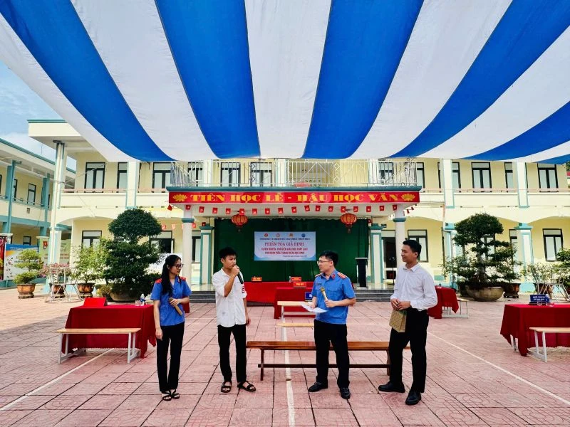 Hơn 1.100 học sinh Trường THPT Mường Lát tham gia phiên tòa giả định