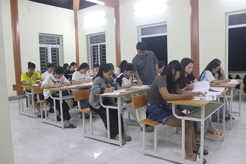 Thầy trò vùng cao tăng tốc vượt “vũ môn”